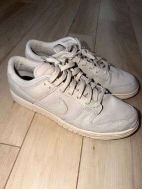 Nike Low-Top Dunk Sneakers in Light Beige